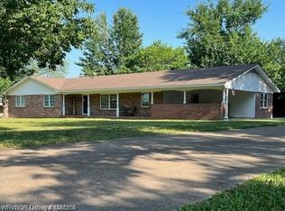 832 E Creek Ave, Sallisaw, OK 74955