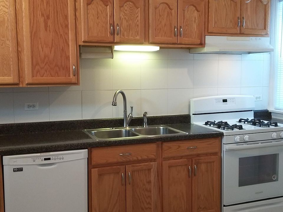 1st image of 4739 N Washtenaw Ave #3