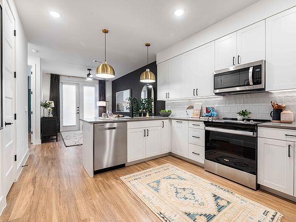 South Building King Model Kitchen