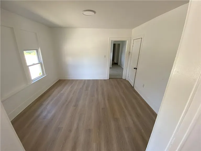 1445 Maryland Ave — Photo 2