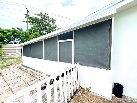 5th image of 1540 SW 37th Avenue