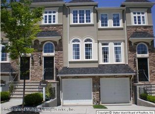 14 Sweetgum Ln, Staten Island, NY 10314