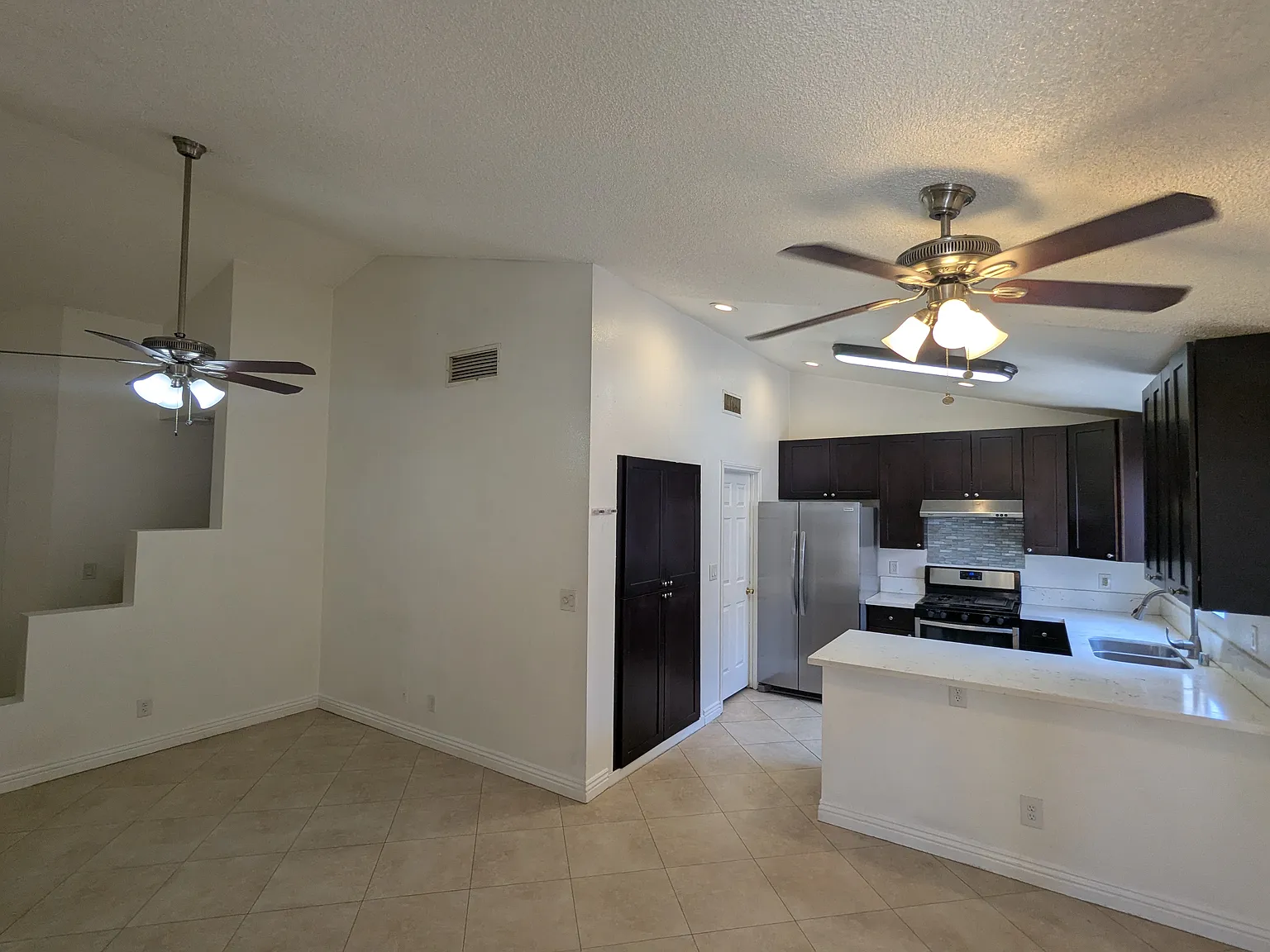3 bed, 1243 sqft, $1,900 — Photo 2