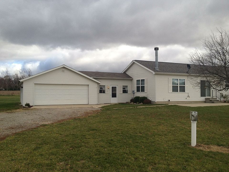 Front of House. Large Garage