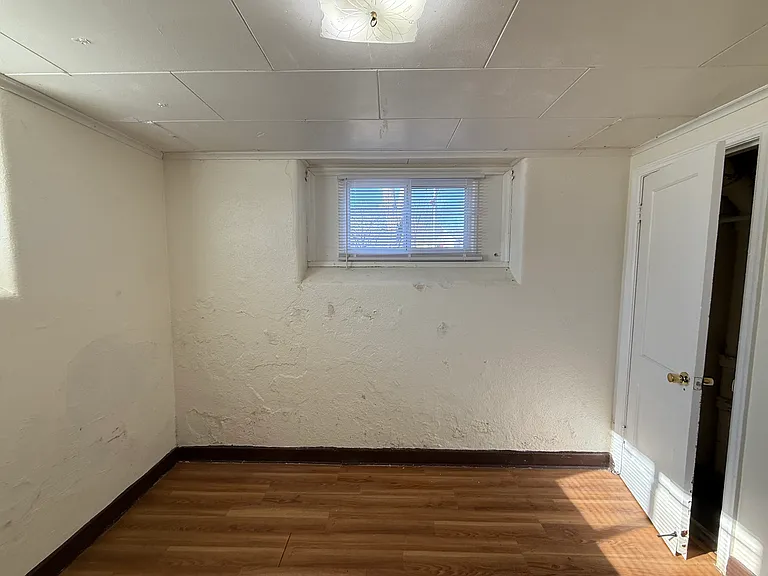 231 W 4th St #4 — Photo 36