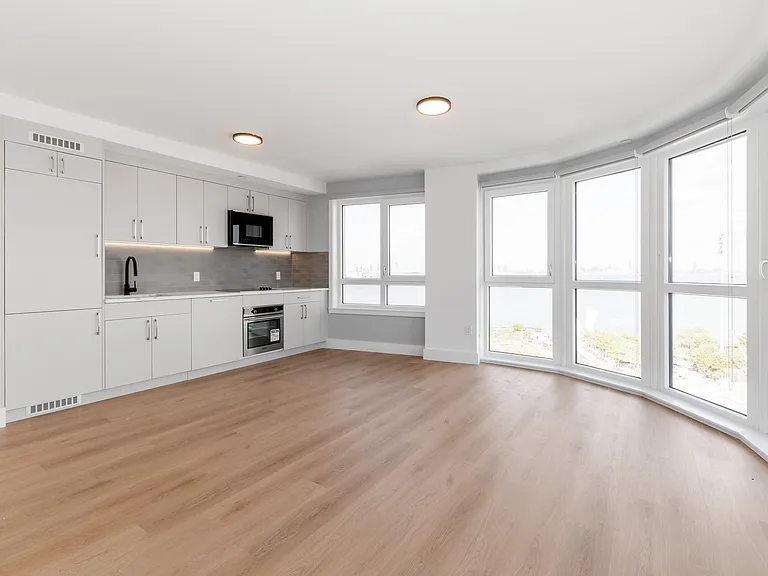 160 Richmond Ter #3 — Photo 7