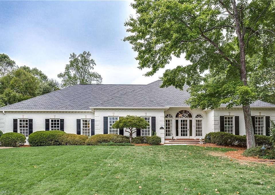 1st image of 5 Oak Glen Ct