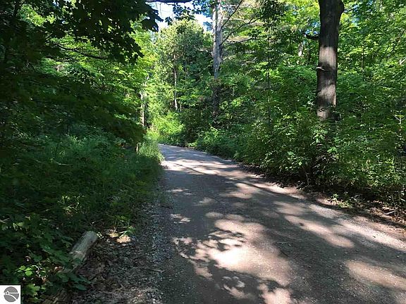 4th image of Shore Wood Dr