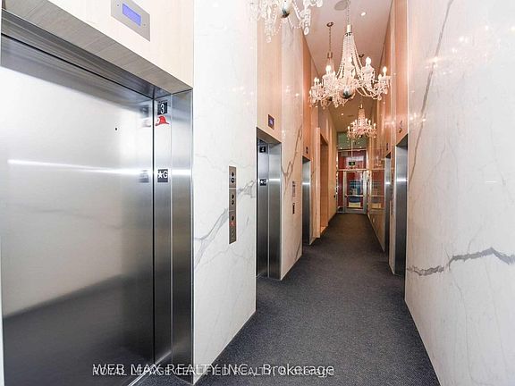 4th image of 185 Roehampton Ave #1611