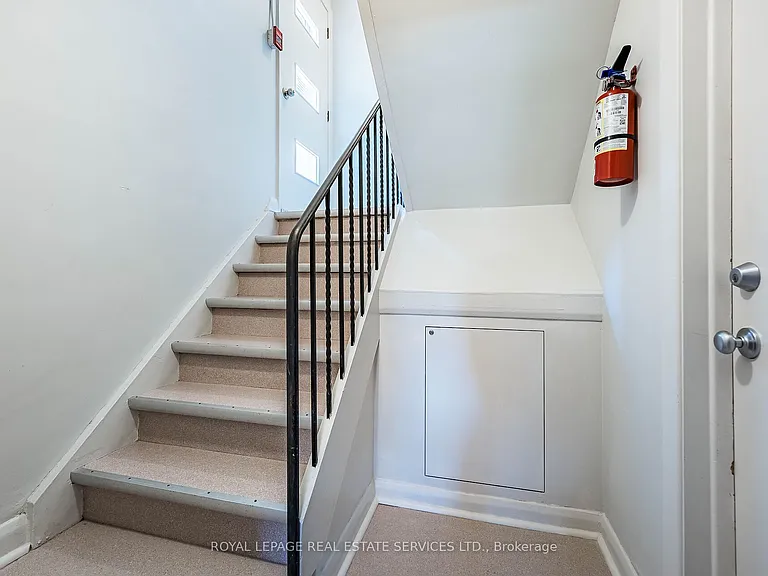 40 Emerald Cres #1 — Photo 7