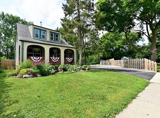 637 S Oak Park Ct, Milwaukee, WI 53214