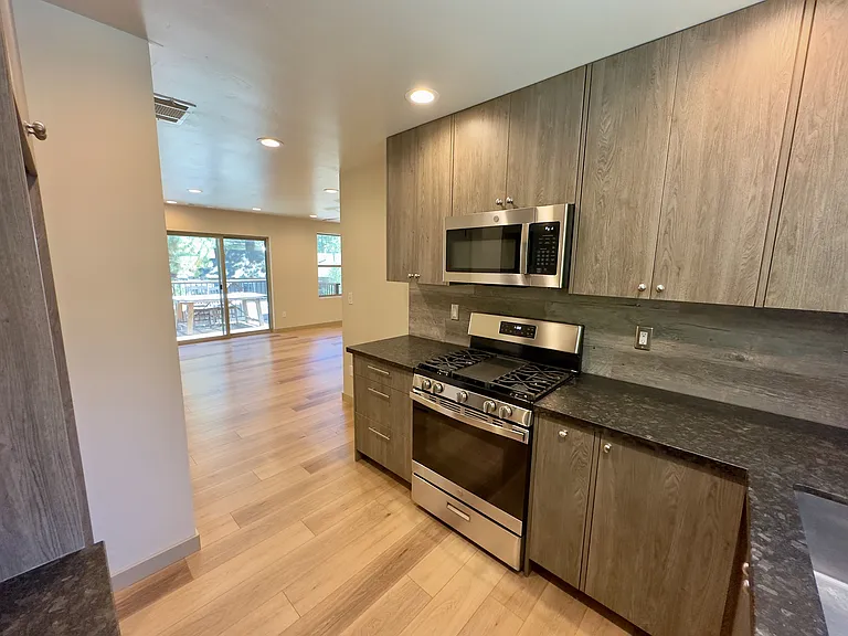 871 Glorene Ave #B — Photo 9