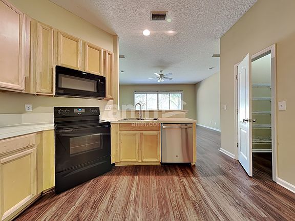 4th image of 9426 Staplehurst Dr S