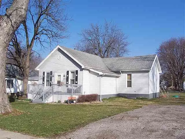 1407 W Olive St photo 1