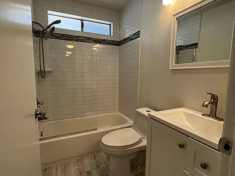 981 Everett St #5 — Photo 13