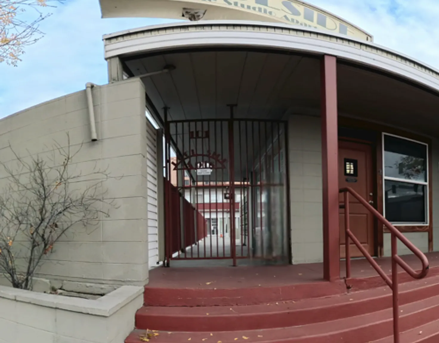 Poolside Studio Apts. — Photo 1