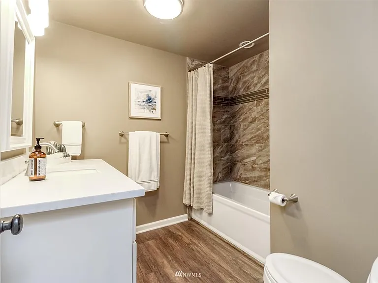 Upstairs hall bathroom