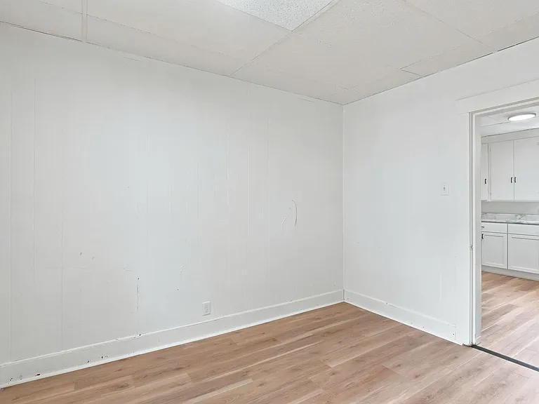3034 Abbott St — Photo 36
