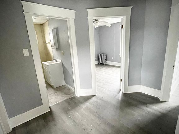 5th image of 211 Oak St