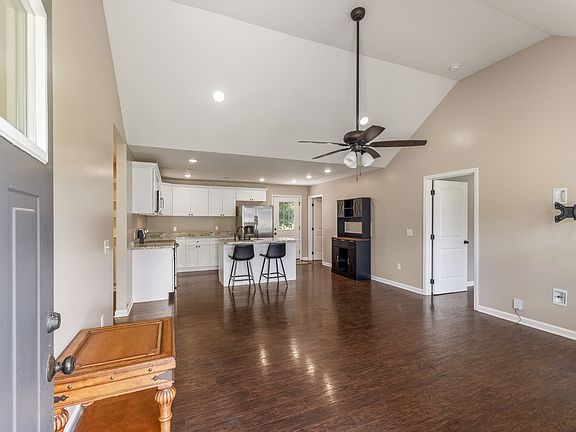 4th image of 155 Poling Dr