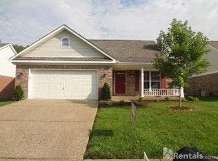 4522 Oak Pointe Dr, Louisville, KY 40245