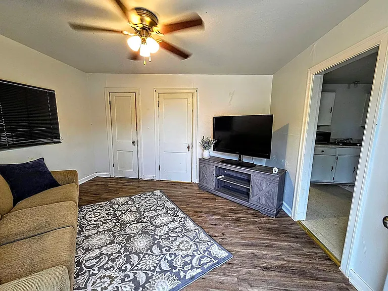 1008 Runnels St — Photo 1