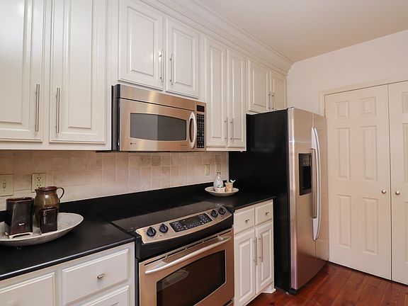 4th image of 1400 Van Buren Ave APT 202