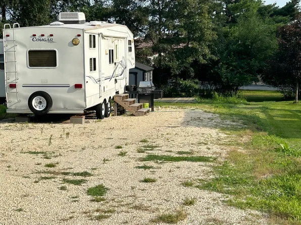 9 Six Woodhaven Lcks, Sublette, IL 61367