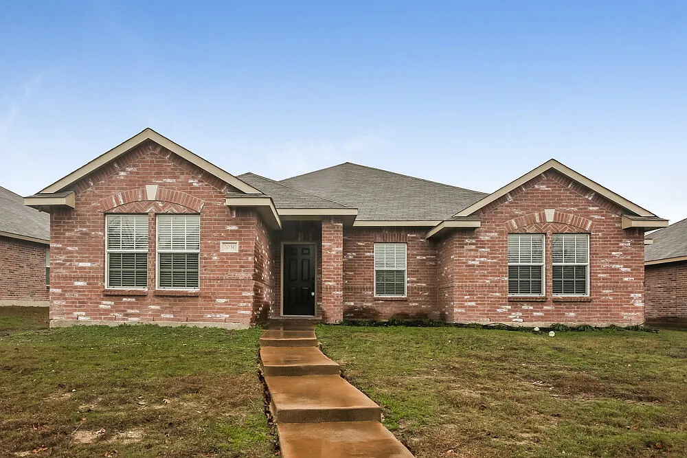 3 bed, 2.0 bath, 1765 sqft, $2,215 — Photo 1