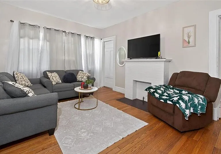 119 Rosewood Ter #1 — Photo 6