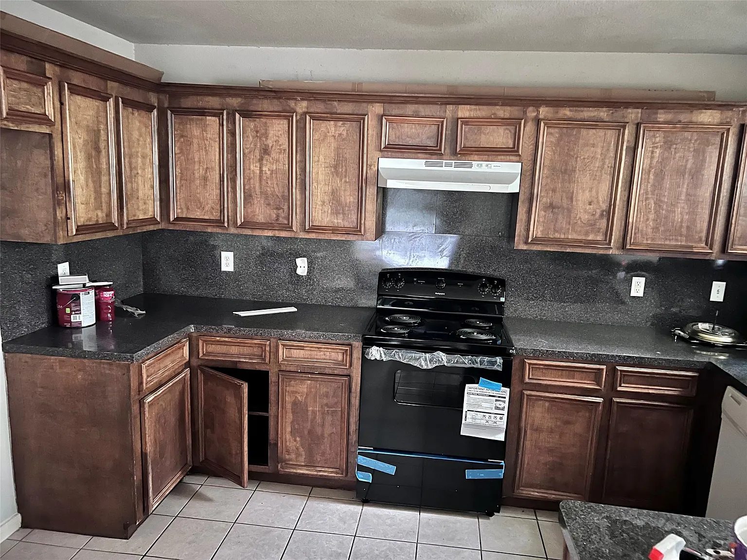 4 bed, 3.0 bath, 2034 sqft, $1,600 — Photo 2