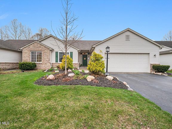 3rd image of 622 Crystal Lake Dr
