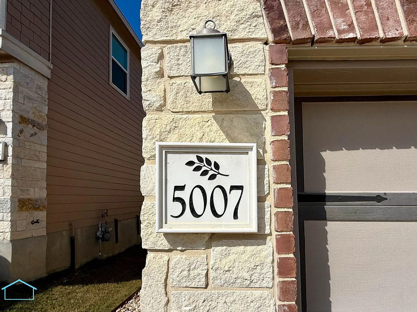 Discover your dream home just minutes from Randolph AFB and conveniently located near Fort Sam Ho... — Photo 3