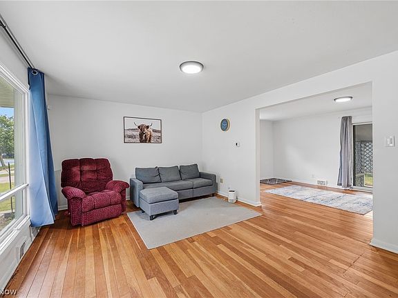 3rd image of 1524 Bancroft St