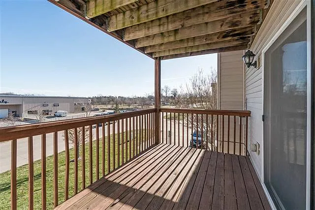 2 bed, 872 sqft, $1,200 — Photo 3