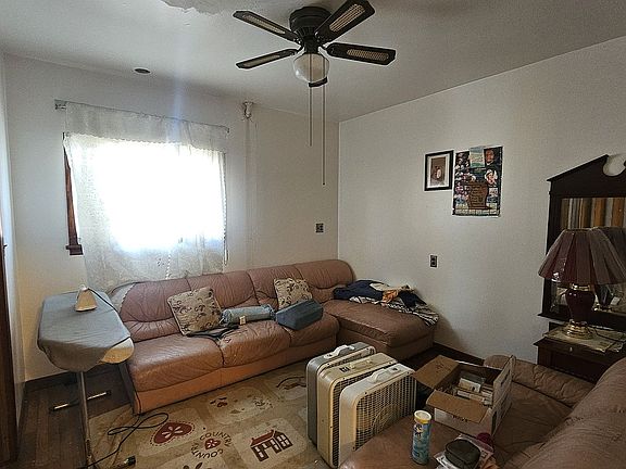 2nd image of 1556 E 56th St