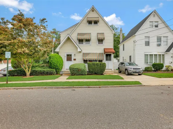 (undisclosed Address), Williston Park, NY 11596