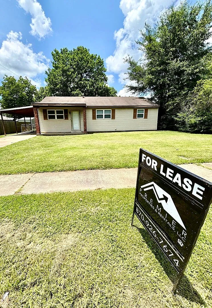 2215 Sutton-Move in ready! — Photo 1