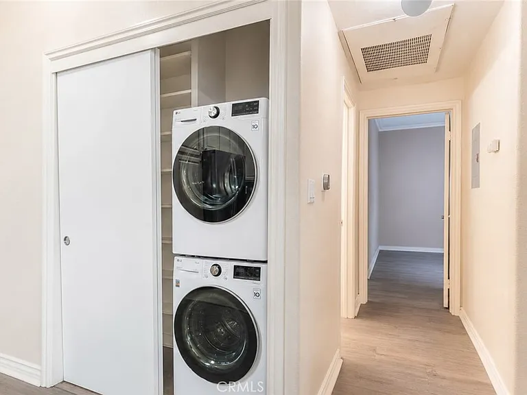 300 N El Molino Ave #117 — Photo 4