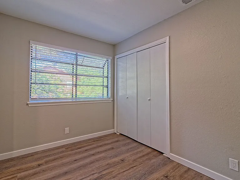 401 Hedgewood Dr #C — Photo 10
