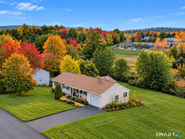 26 Downing Circle, Bloomfield, CT 06002