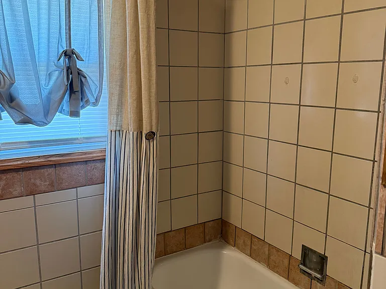 503 E Oliver St — Photo 23