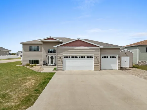 326 5th Ave SW, Surrey, ND 58785
