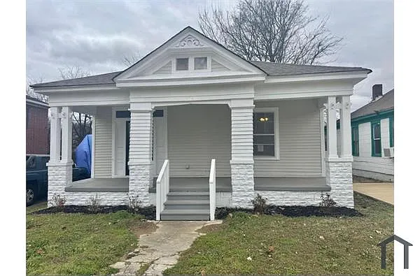 Building Photo - 879 Tully St