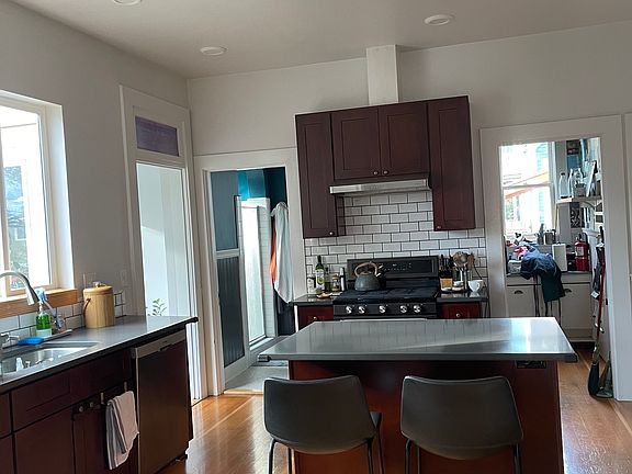 2nd image of 4135 N Mississippi Ave