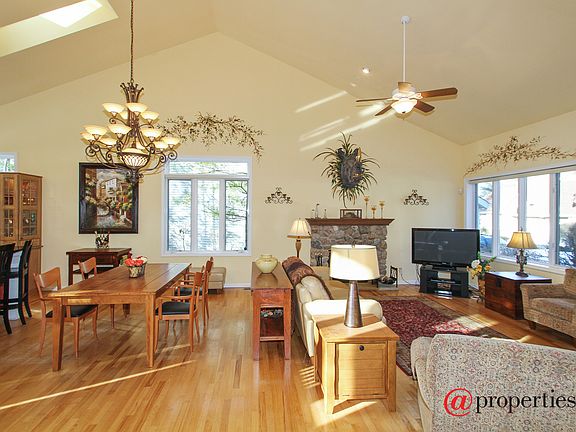 Living Room / Dining Room