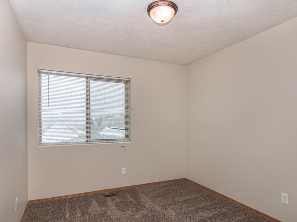 Shebal Townhomes 130, 130 S Shebal Ave UNIT C, Harrisburg, SD 57032