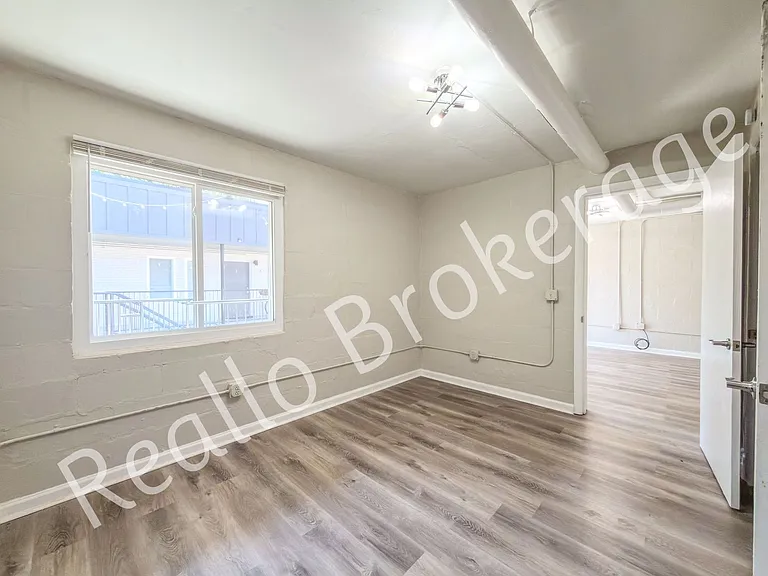 549-553 Highland Ave NE — Photo 14