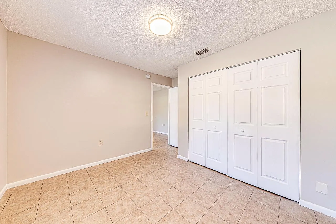 2 bed, 700 sqft, $950 — Photo 4