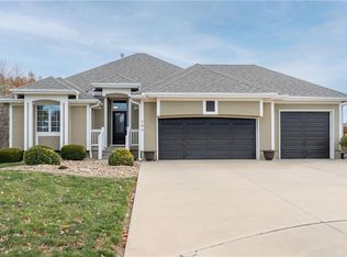 109 N Eastglen Dr, Raymore, MO 64083
